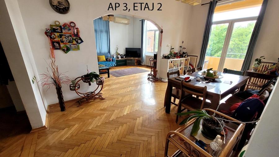 Casă individuală cu 8 camere cu Canalizare în Grădina Icoanei