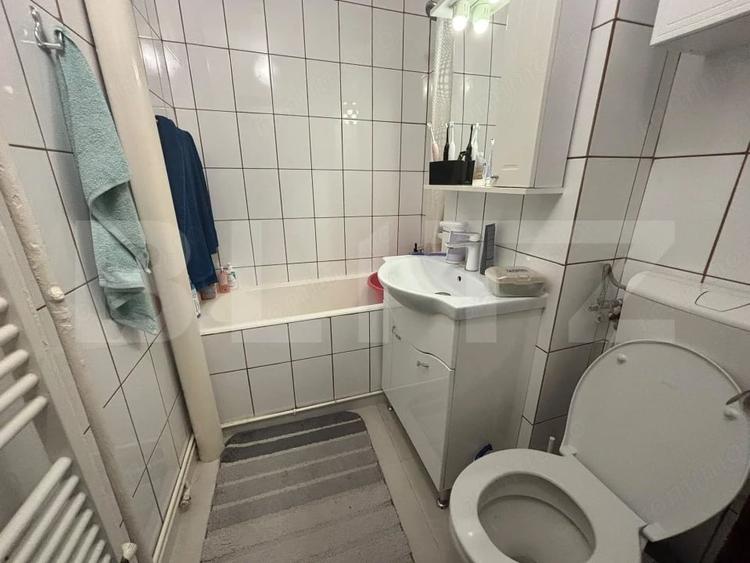 Apartament cu 3 camere decomandat în Filiași