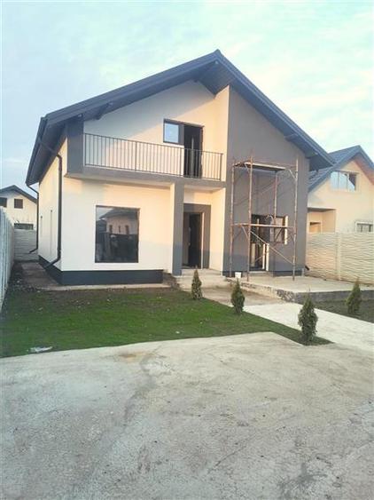 Casă individuală cu 3 camere cu Teren 320 Mp în Central