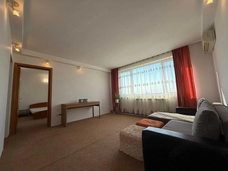 Apartament cu 3 camere semidecomandat în Central
