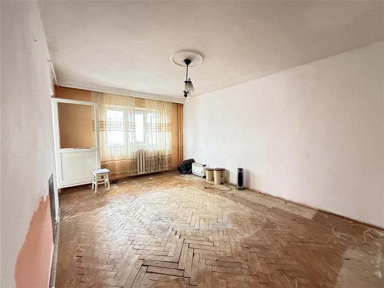 Garsonieră decomandată în Nicolina