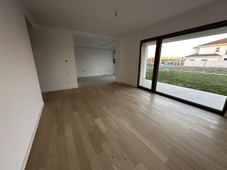 Duplex cu 4 camere cu Canalizare în Exterior Nord