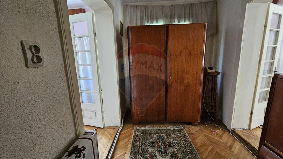 Casă individuală cu 4 camere cu Teren 680 Mp în Central