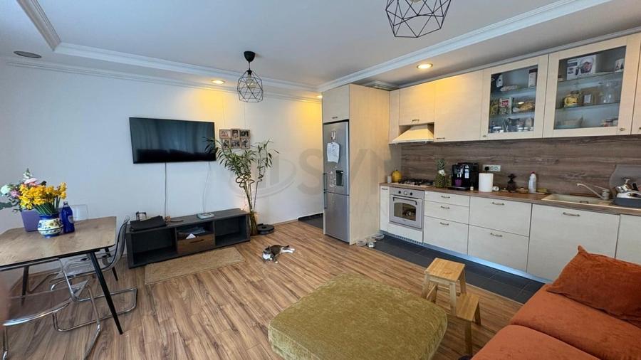 Apartament cu 3 camere decomandat, mobilat în Central