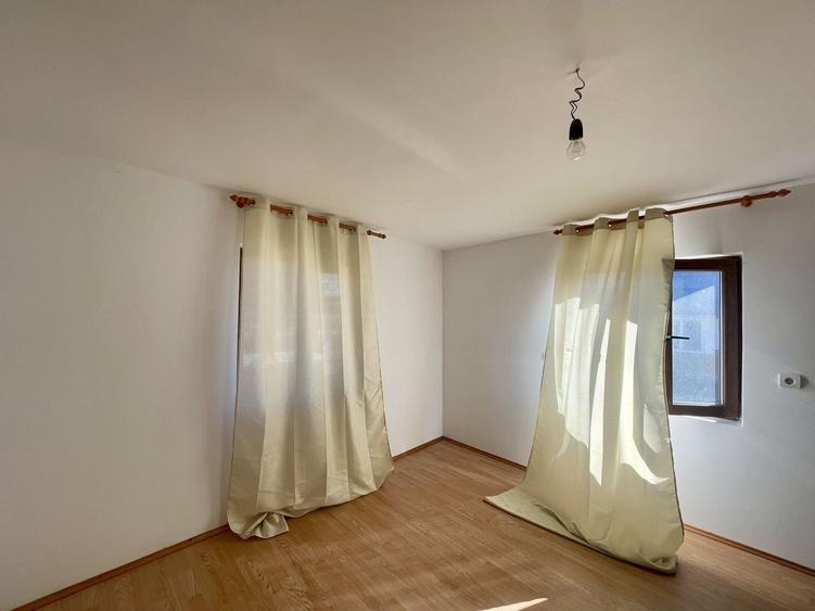 Casă individuală cu 3 camere cu Canalizare în Frătăuții Noi