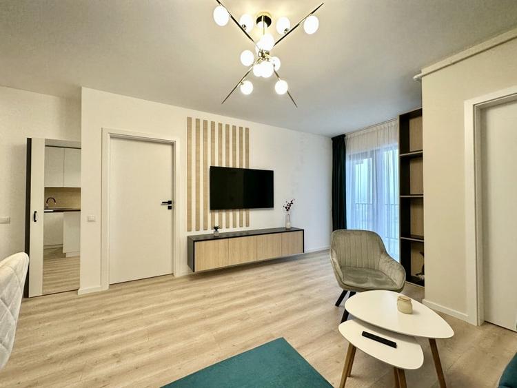 Apartament cu 3 camere semidecomandat, mobilat în Zorilor