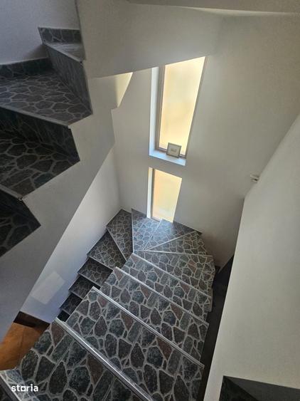 Casă cu 4 camere în Cerbu