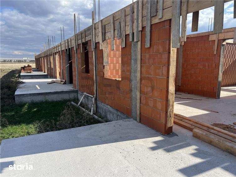 Apartament cu 3 camere decomandat în Sântandrei