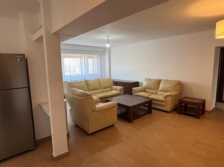 Apartament cu 3 camere decomandat în Libertății