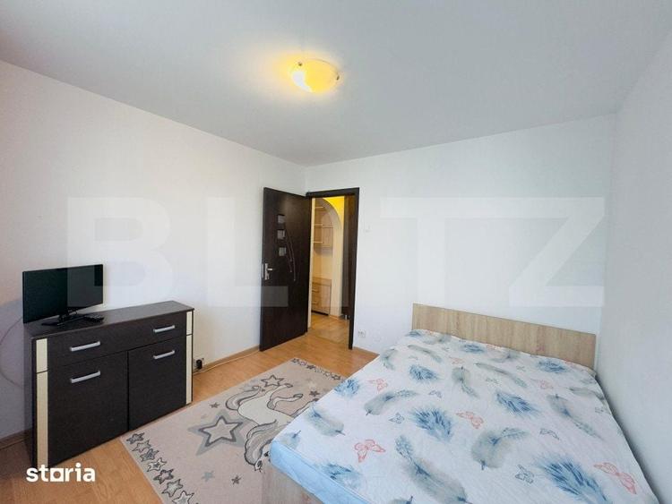 Apartament cu 3 camere semidecomandat în Craiovița Nouă