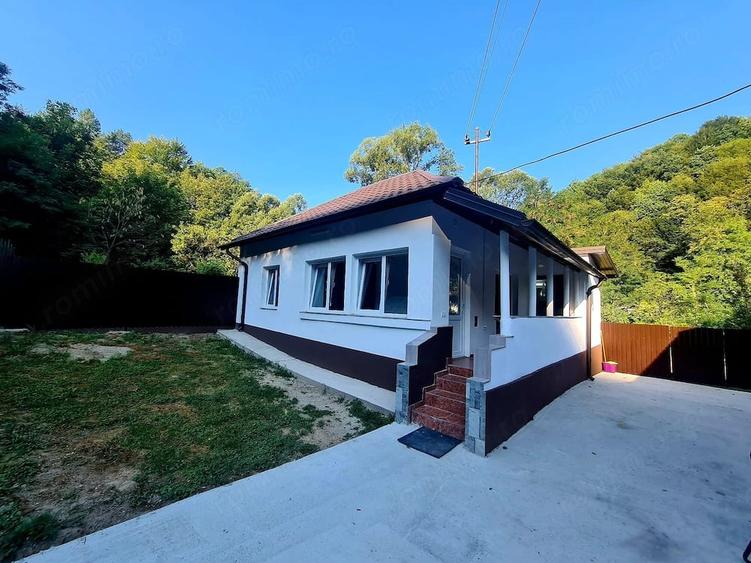 Casă cu 3 camere cu Teren 1800 Mp în Gătejești