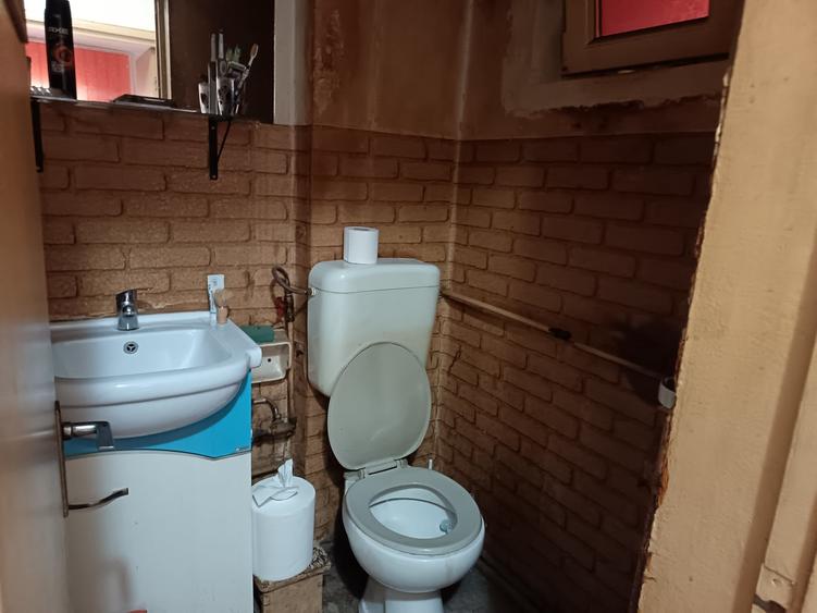 Apartament cu 3 camere decomandat, mobilat în Titan