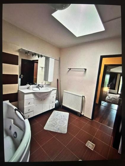 Apartament cu 3 camere decomandat în Independenței
