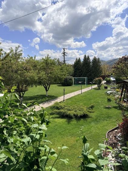 Casă cu 4 camere în Gura Râului