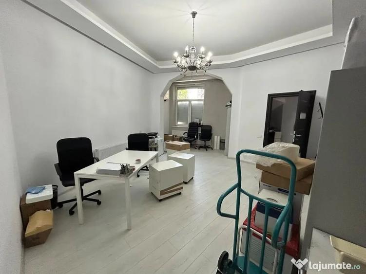 Apartament cu 4 camere semidecomandat în Universitate