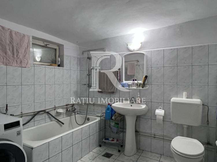 Casă individuală cu 4 camere cu Canalizare în Sântandrei