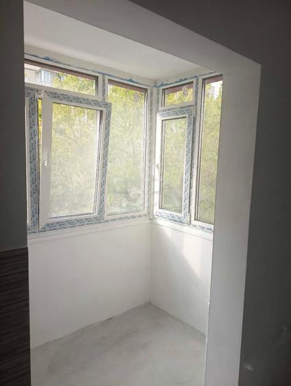 Apartament cu 3 camere decomandat în Berceni