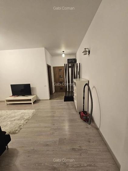 Apartament cu 2 camere semidecomandat, mobilat în Văcăresti
