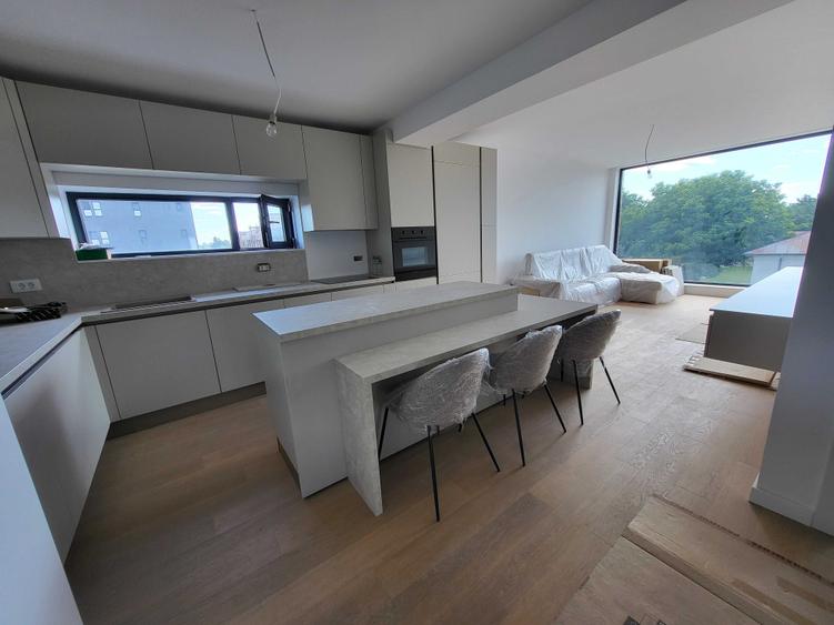 Apartament cu 2 camere decomandat în Tunari