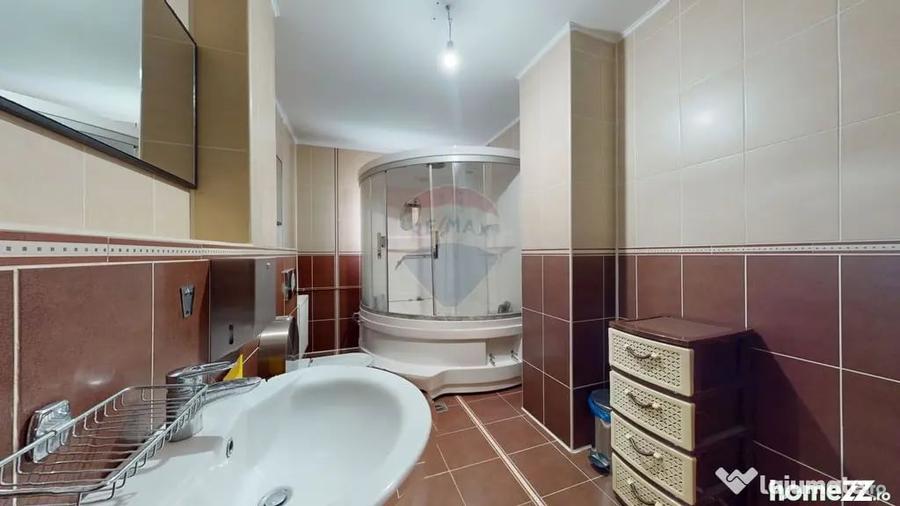 Casă cu 7 camere cu Teren 2418 Mp în Ghimbav Livadă