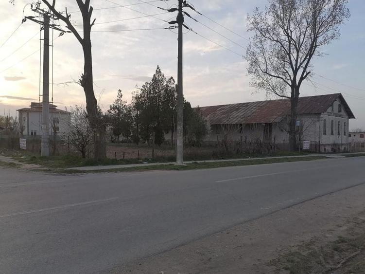 Spațiu comercial, de 2,200 mp, în Izbiceni