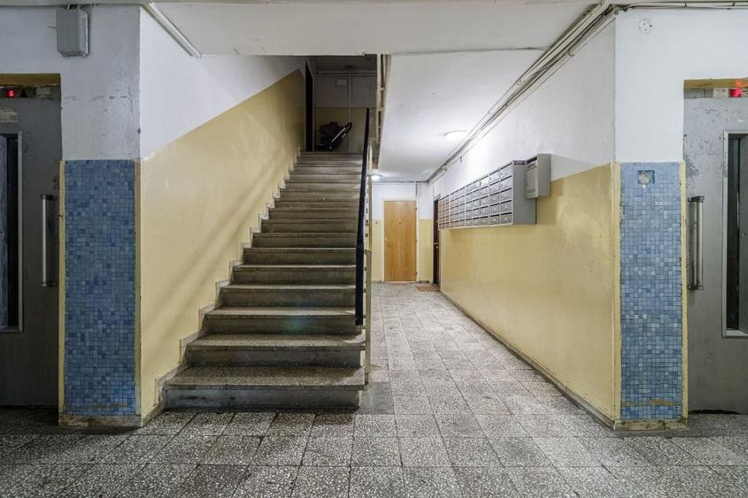 Apartament cu 3 camere semidecomandat în Drumul Taberei