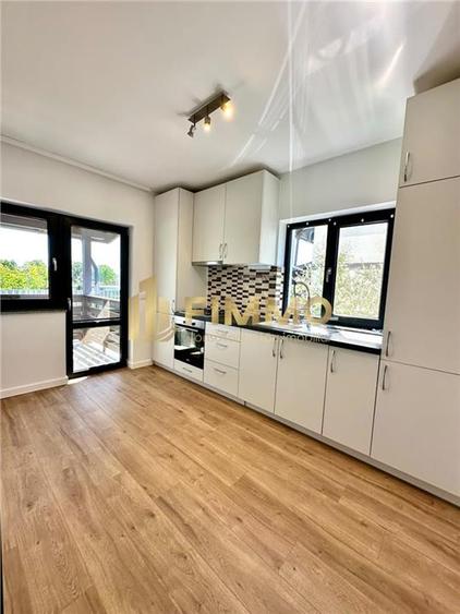 Duplex cu 4 camere cu Canalizare în Est