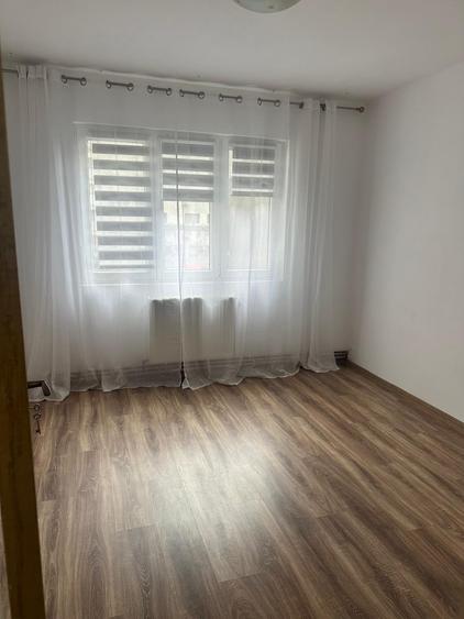 Apartament cu 3 camere decomandat în Obor