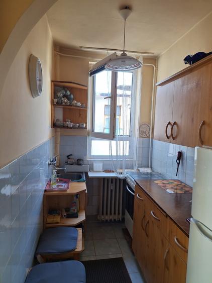 Apartament cu 2 camere semidecomandat, mobilat în Valenta