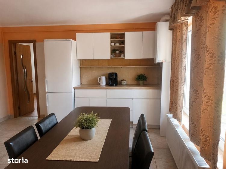 Casă cu 4 camere cu Teren 1100 Mp în Central