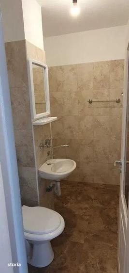 Apartament cu 4 camere decomandat în Florilor