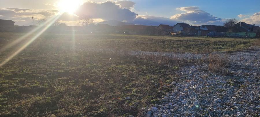 Teren Construcții intravilan de 605 mp, în Hălchiu