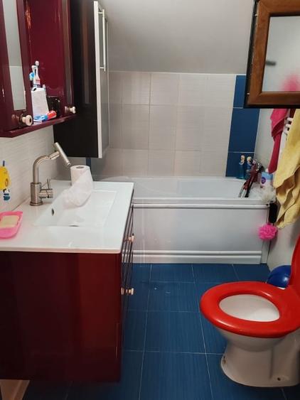Apartament cu 3 camere semidecomandat, mobilat în Ozana