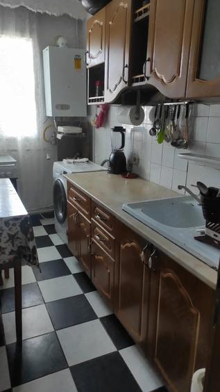 Apartament cu 3 camere semidecomandat în Dărmănești