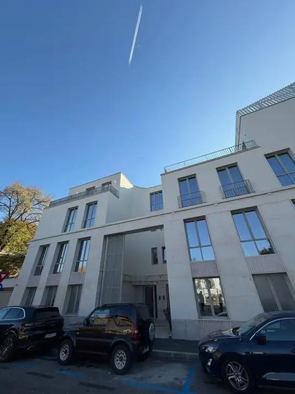 Apartament cu 3 camere semidecomandat în Armeneasca