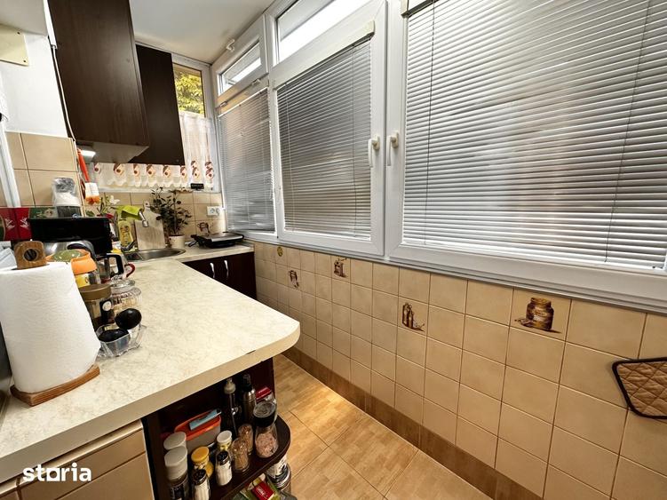 Apartament cu 3 camere semidecomandat în Dâmbovița