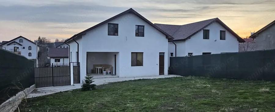 Casă cu 4 camere cu Teren 480 Mp în Est