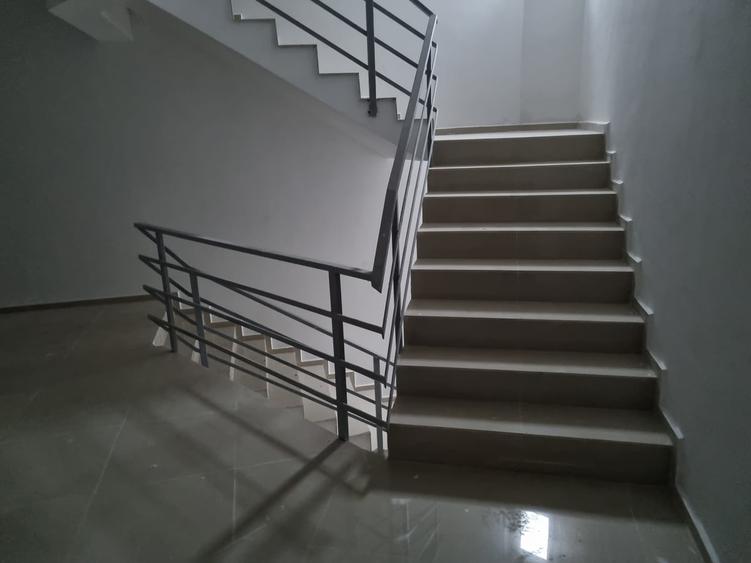 Apartament cu 5 camere decomandat în Militari