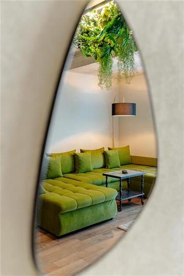 Apartament cu 3 camere circular, mobilat în Central