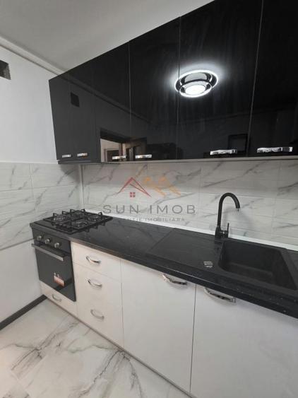 Apartament cu 3 camere semidecomandat în Câmpinița