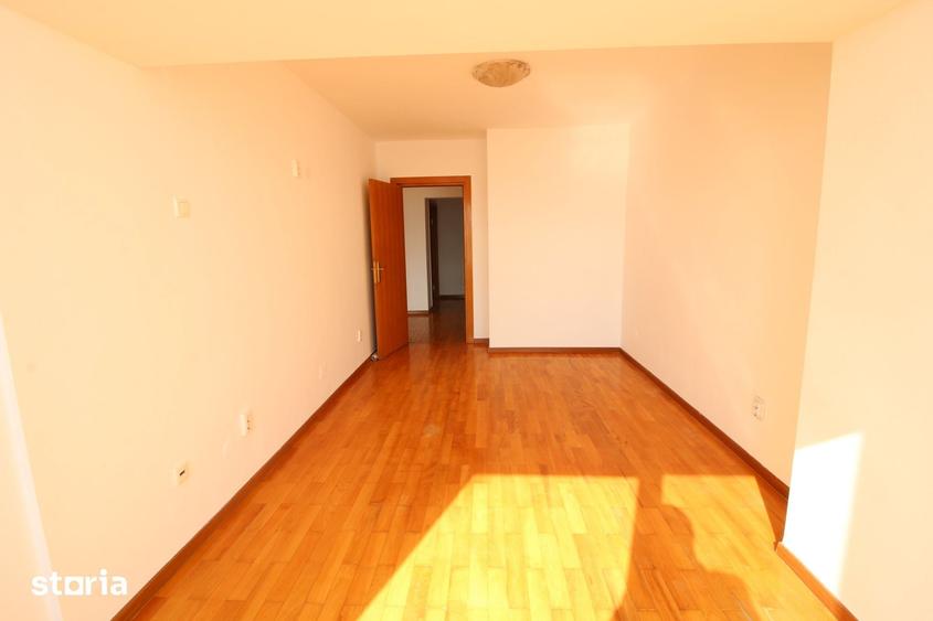 Apartament cu 3 camere decomandat în Faleză