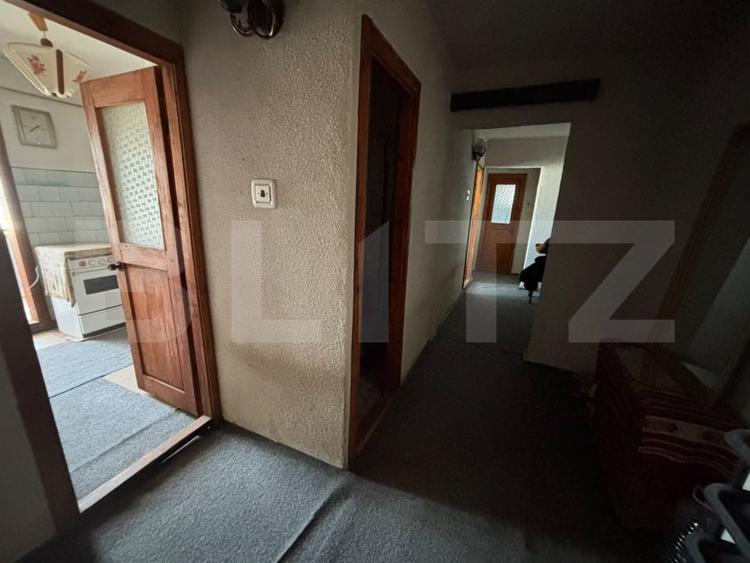 Apartament cu 3 camere decomandat în Micro 12