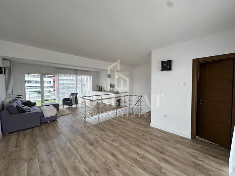 Apartament cu 5 camere semidecomandat, mobilat în Bună Ziua
