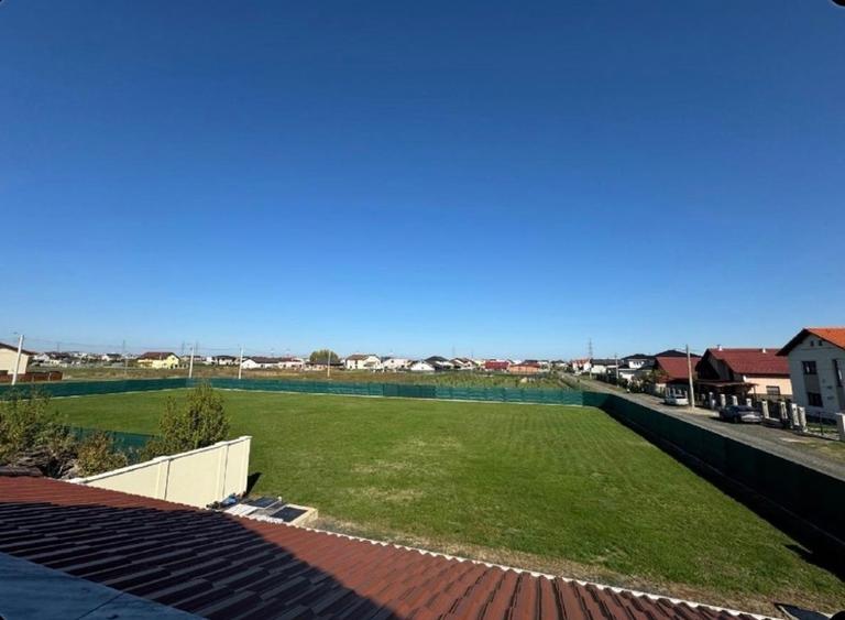 Casă individuală cu 5 camere cu Teren 3663 Mp în Moșnița Nouă