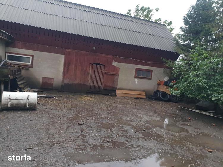 Casă cu Teren 1800 Mp în Vadu Moldovei