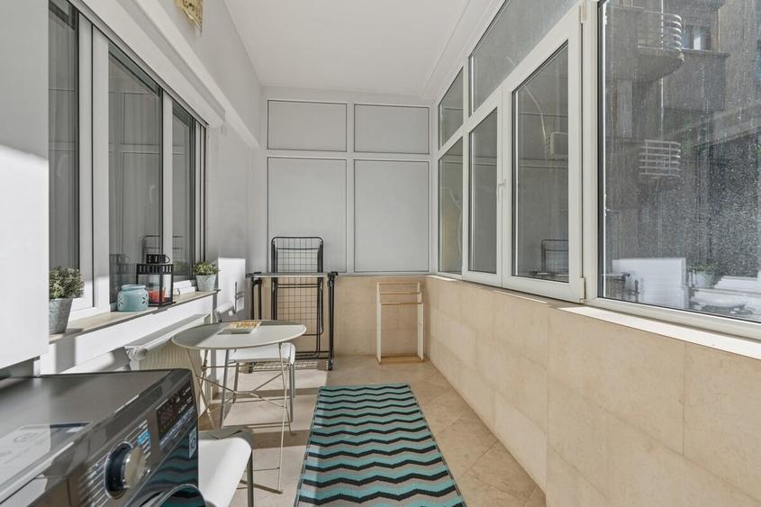 Apartament cu 3 camere semidecomandat în Universitate