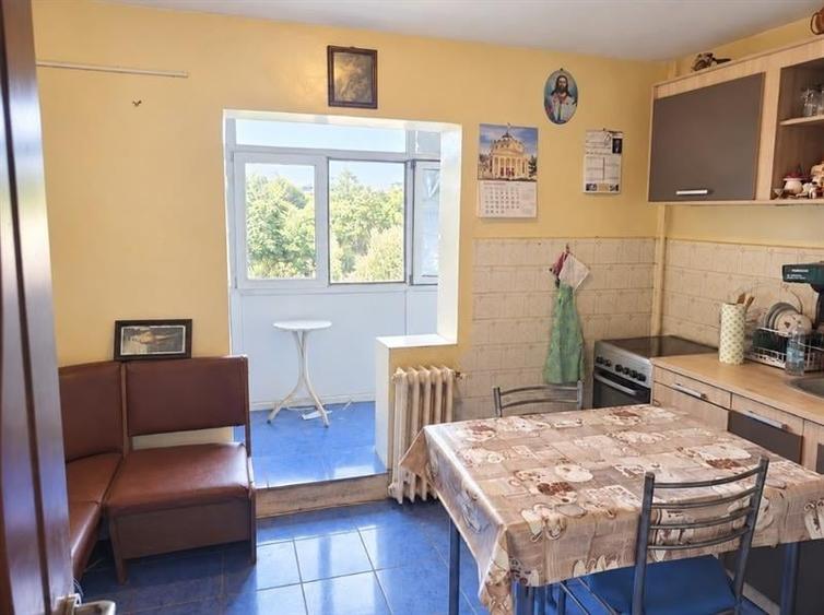Apartament cu 3 camere decomandat, mobilat în 1 Mai