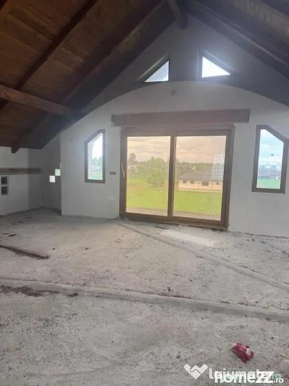 Casă cu 7 camere cu Teren 1674 Mp în Frătăuții Vechi