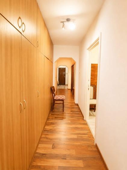 Apartament cu 4 camere decomandat, mobilat în City Park Mall
