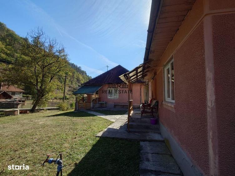 Casă cu 4 camere decomandat în Blăjeni